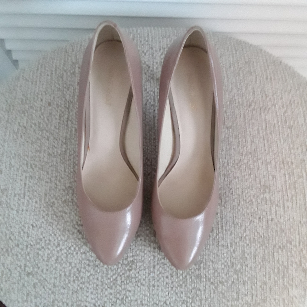 Nine West Rocha Nude Leather Platform Pumps - Picture 2 of 7